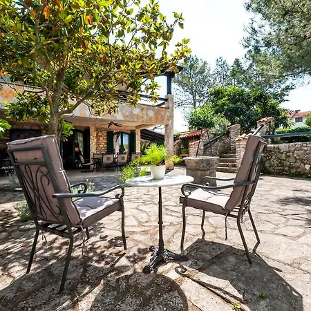 Ra Villa *