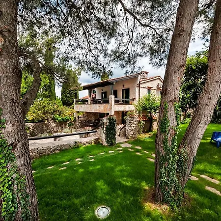 Ra Villa *