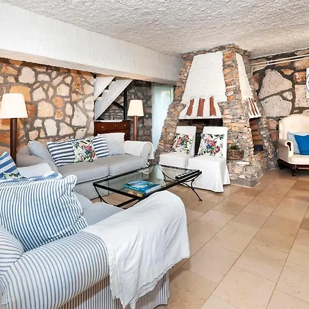 Ra Villa *